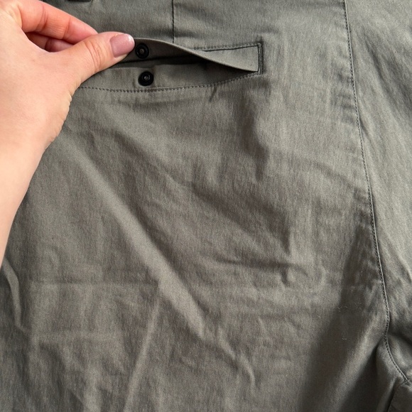 Lululemon Mens Commission Shorts Sz 30 Army Olive Green Chino 9” Classic Pockets - Picture 9 of 11